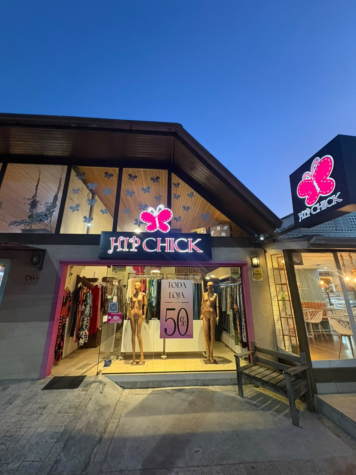 Interior elegante da loja Hip Chick